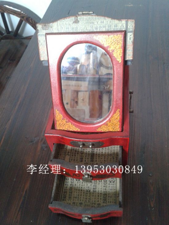 點(diǎn)擊查看詳細(xì)信息<br>標(biāo)題：首飾盒  閱讀次數(shù)：2549
